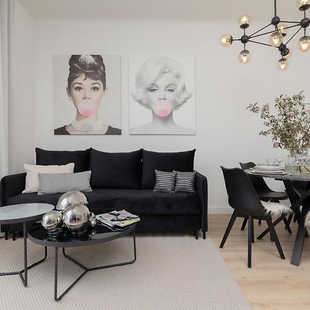 Fashionable City Center Apartment By Noclegi Renters Varsó Kültér fotó